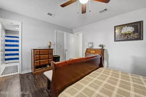 Bedroom - 3282 Dean Nursery Rd, Lucedale, MS 39452 photo 2 of 4