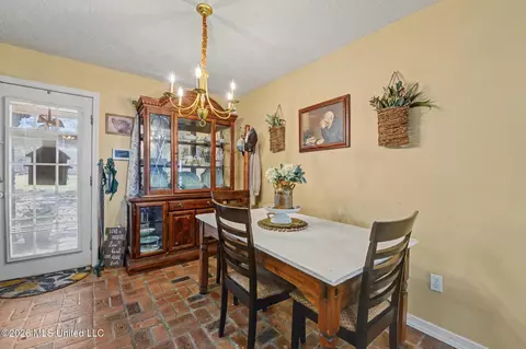 Dining - 3282 Dean Nursery Rd, Lucedale, MS 39452 photo 1 of 1