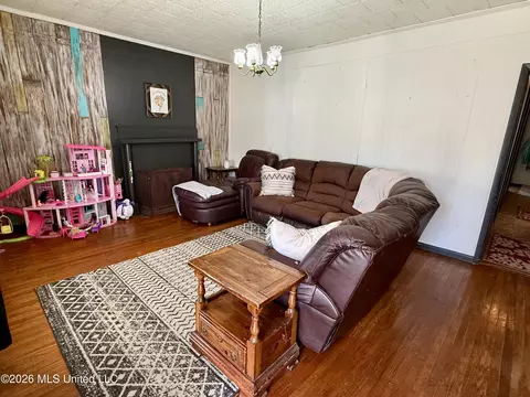 Living - 9724 Old Hillsboro Rd, Forest, MS 39074 photo 2 of 3