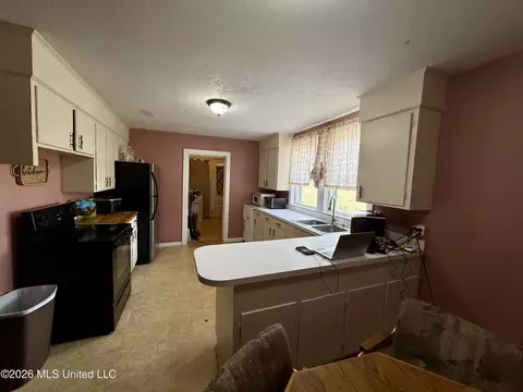 Kitchen - 9724 Old Hillsboro Rd, Forest, MS 39074 photo 3 of 3