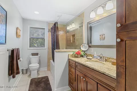 Bath - 4424 Northover Dr, Jackson, MS 39211 photo 2 of 3