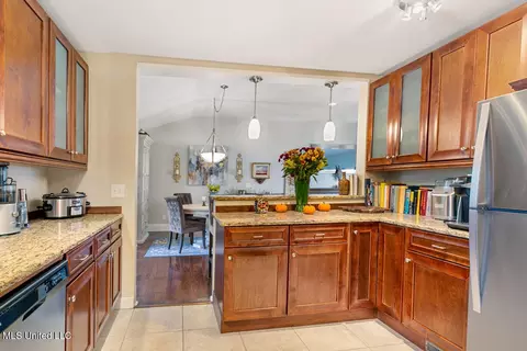 Kitchen - 4424 Northover Dr, Jackson, MS 39211 photo 4 of 5