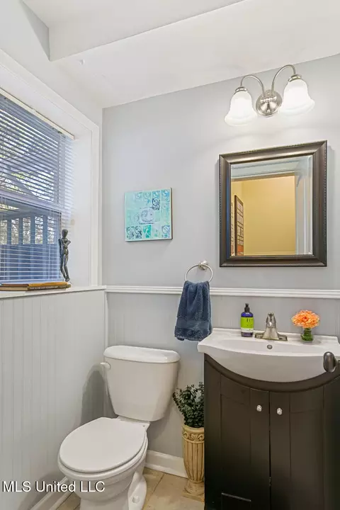 Bath - 4424 Northover Dr, Jackson, MS 39211 photo 1 of 3