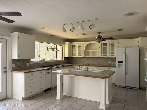 Kitchen - 348 Old Magee Rd, Magee, MS 39111 photo 3 of 5