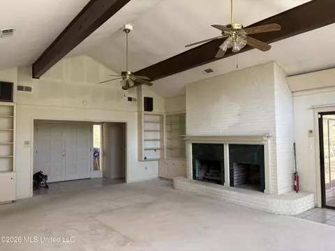 Living - 348 Old Magee Rd, Magee, MS 39111 photo 2 of 6