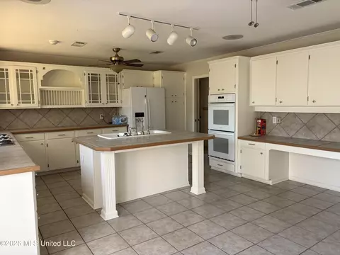 Kitchen - 348 Old Magee Rd, Magee, MS 39111 photo 4 of 5