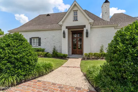 25 Sunset Hl, Hattiesburg, MS 39402