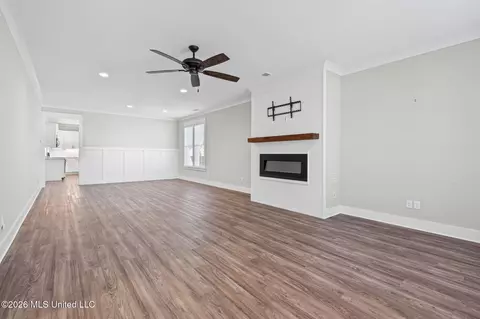Living - 3425 Kreunen St, Nesbit, MS 38651 photo 1 of 2