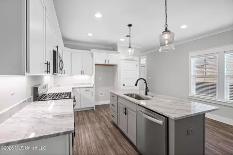 Kitchen - 3425 Kreunen St, Nesbit, MS 38651 photo 2 of 3
