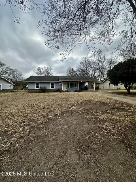 325 Sycamore St, Leland, MS 38756