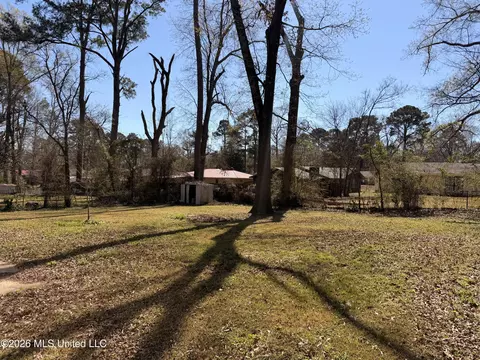 Exterior - 947 Witsell Rd, Jackson, MS 39206 photo 5 of 6