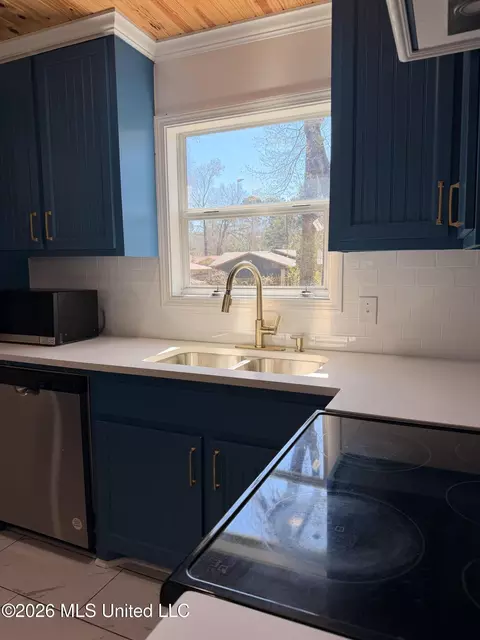 Kitchen - 947 Witsell Rd, Jackson, MS 39206 photo 4 of 4