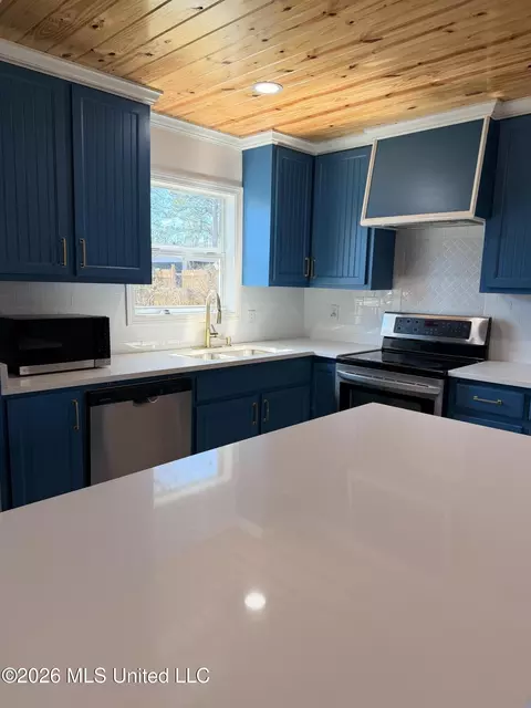 Kitchen - 947 Witsell Rd, Jackson, MS 39206 photo 3 of 4