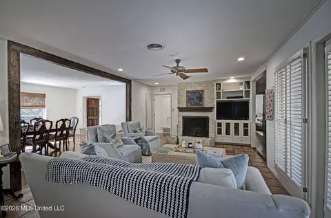 Living - 1508 Robert Dr, Jackson, MS 39211 photo 3 of 3