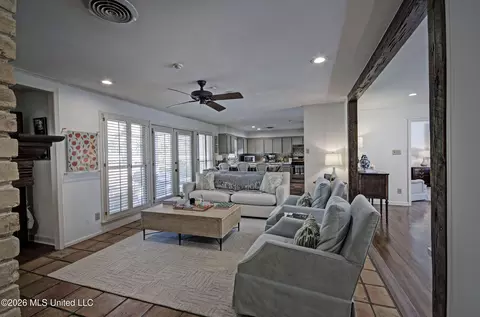 Living - 1508 Robert Dr, Jackson, MS 39211 photo 2 of 3