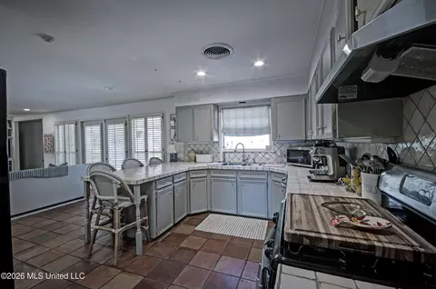 Kitchen - 1508 Robert Dr, Jackson, MS 39211 photo 3 of 5