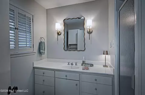 Bath - 1508 Robert Dr, Jackson, MS 39211 photo 6 of 7