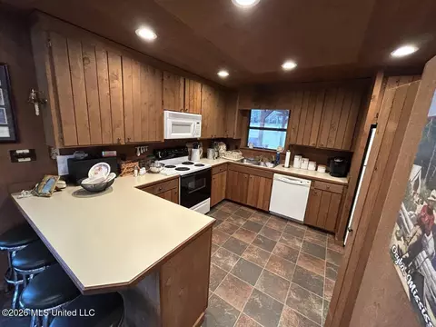 Kitchen - 2053 Osyka Progress Rd, Osyka, MS 39657 photo 5 of 6