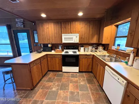 Kitchen - 2053 Osyka Progress Rd, Osyka, MS 39657 photo 4 of 6