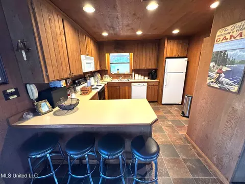Kitchen - 2053 Osyka Progress Rd, Osyka, MS 39657 photo 2 of 6