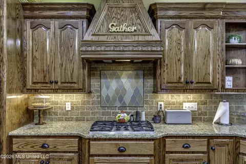 Kitchen - 109 W Legacy Dr, Brandon, MS 39042 photo 6 of 7