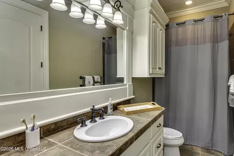 Bath - 109 W Legacy Dr, Brandon, MS 39042 photo 6 of 7