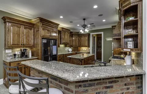 Kitchen - 109 W Legacy Dr, Brandon, MS 39042 photo 2 of 7