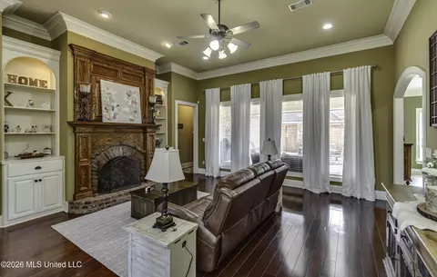 Living - 109 W Legacy Dr, Brandon, MS 39042 photo 1 of 1