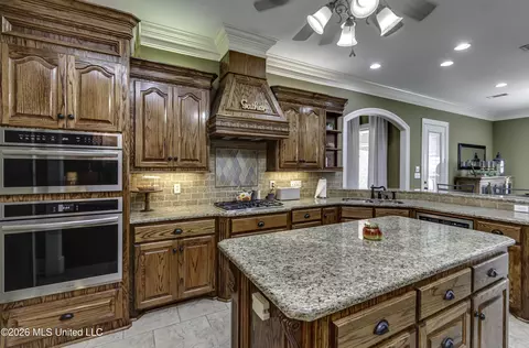 Kitchen - 109 W Legacy Dr, Brandon, MS 39042 photo 5 of 7
