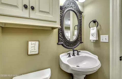 Bath - 109 W Legacy Dr, Brandon, MS 39042 photo 1 of 7