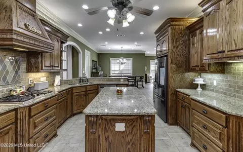 Kitchen - 109 W Legacy Dr, Brandon, MS 39042 photo 7 of 7