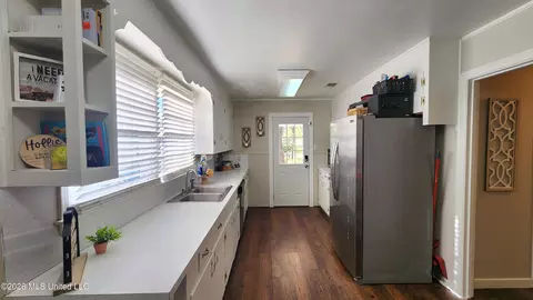 Entry Way - 213 Holly Dr, Natchez, MS 39120 photo 1 of 2