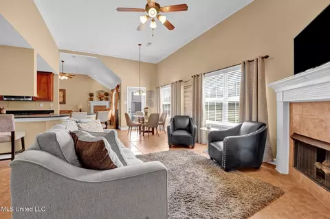 Living - 7409 Wallingford Dr, Olive Branch, MS 38654 photo 2 of 2