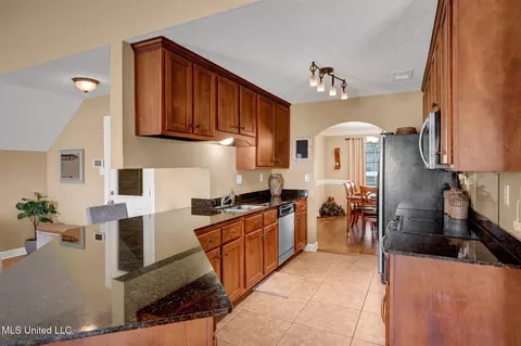 Kitchen - 7409 Wallingford Dr, Olive Branch, MS 38654 photo 2 of 5