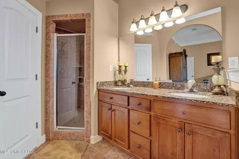 Bath - 7409 Wallingford Dr, Olive Branch, MS 38654 photo 3 of 4