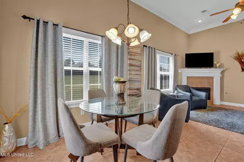 Dining - 7409 Wallingford Dr, Olive Branch, MS 38654 photo 2 of 2