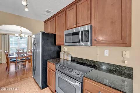 Kitchen - 7409 Wallingford Dr, Olive Branch, MS 38654 photo 4 of 5