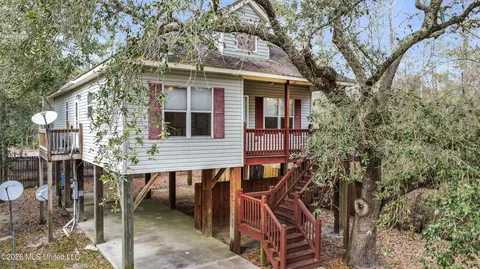 6062 E Benton St, Bay Saint Louis, MS 39520