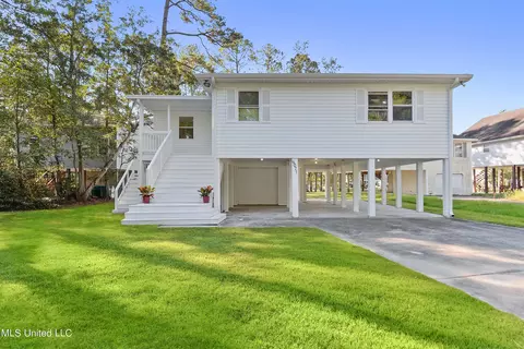 6071 Comanche St, Kiln, MS 39556