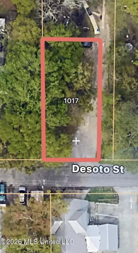 1017 Desoto St, Ocean Springs, MS 39564