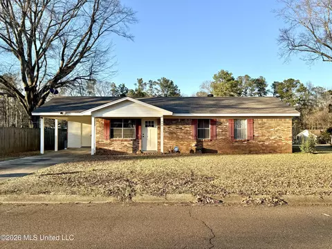 740 Robinson Rd, Grenada, MS 38901