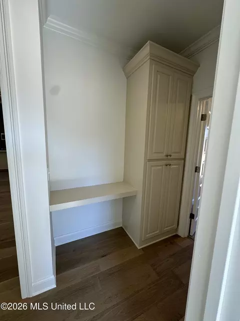 Entry Way - 408 Aurora Cir, Canton, MS 39046 photo 2 of 2