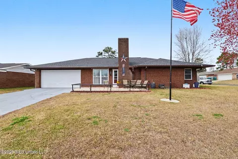 12 Wingate Dr, Gulfport, MS 39503