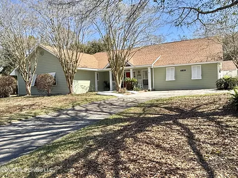 4818 Oakwood St, Moss Point, MS 39563