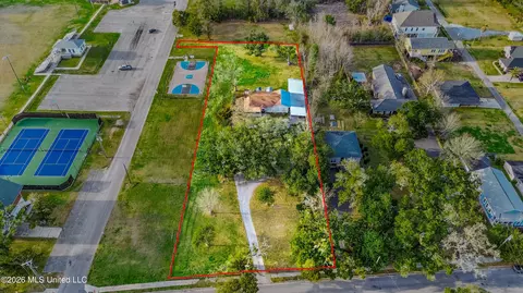 407 E Second St, Pass Christian, MS 39571
