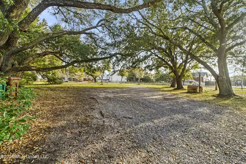 407 E Second St, Pass Christian, MS 39571 photo 5