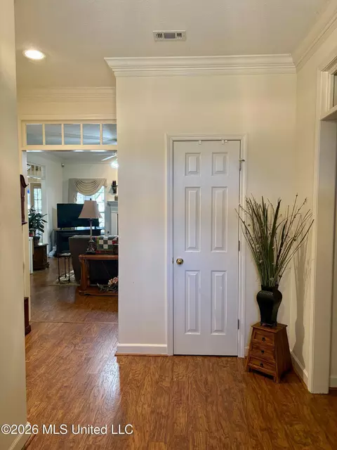 Entry Way - 122 Pavilion Dr, Brandon, MS 39042 photo 2 of 3