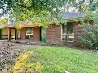 6663 Abraham Lincoln Dr, Jackson, MS 39213
