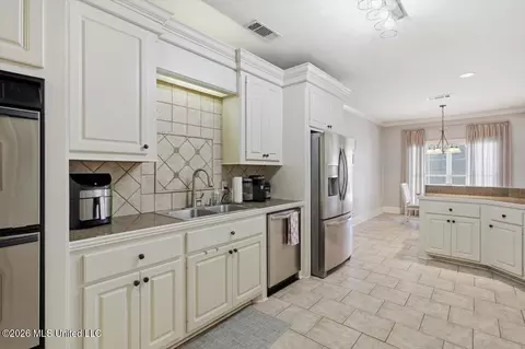 Kitchen - 103 Crabapple Grv, Madison, MS 39110 photo 2 of 2