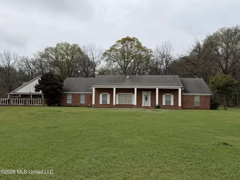 2110 Carol St, Greenville, MS 38703